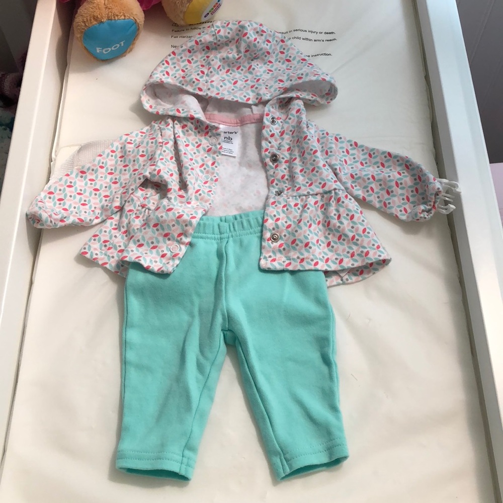 Newborn Carter’s jacket and pants set GUC